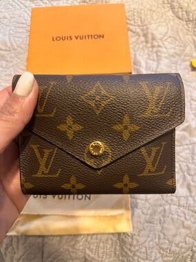 Louis Vuitton Monogram Victorine wallet - Brown & Gold
